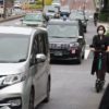｢ノーヘル､右折OK…あまりに危険｣電動キックボードの車道走行は禁止すべきだ なぜ許可