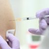 「コロナワクチン夫婦同時に打たないで」2回目接種後の高熱2割超　医師に聞く副反応対